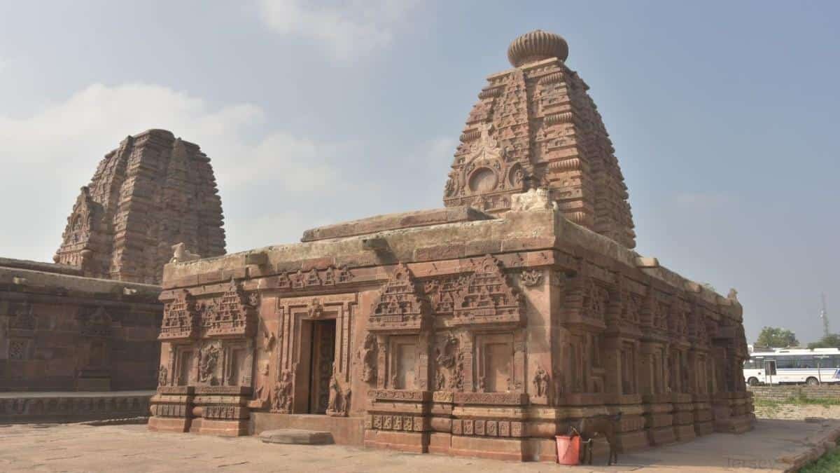 Explore the Beauty of Alampur Jogulamba Temple
