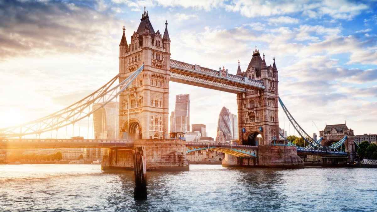 Delhi to London Distance Price and Tips